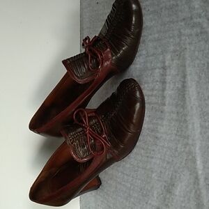 Vintage 1960s Lady Mcguire two Tone brown heels
